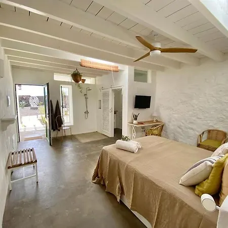 Casa Kira Sur, Macher * Tías