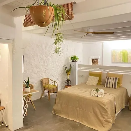 Casa Kira Sur, Macher * Tías