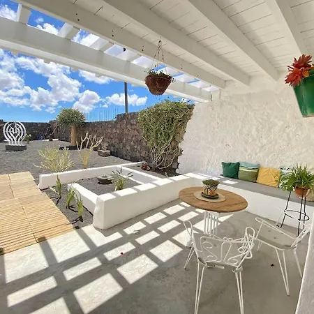 Casa Kira Sur, Macher